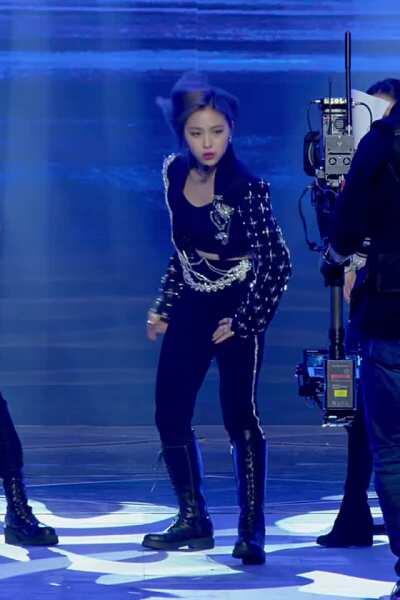 Itzy - Ryujin in Tight Black Pants