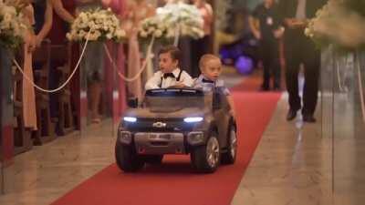 The groom who invites his wife's students with Down syndrome to their wedding and makes a touchy surprise