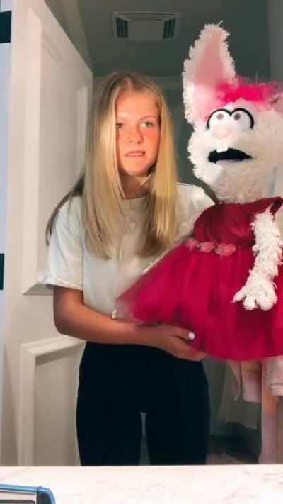 16 years old singing Ventriloquist Darci Lynne