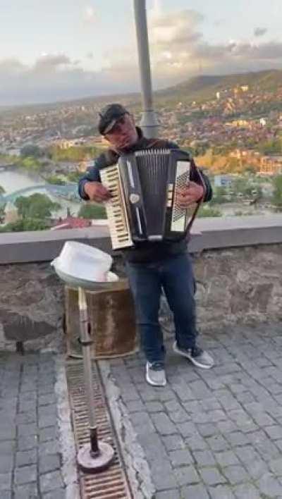 Georgian musician plays the Jordanian anthem