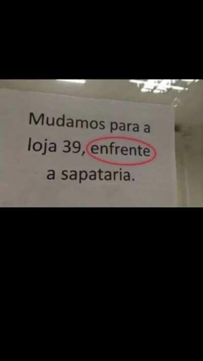 Enfrente a sapataria 