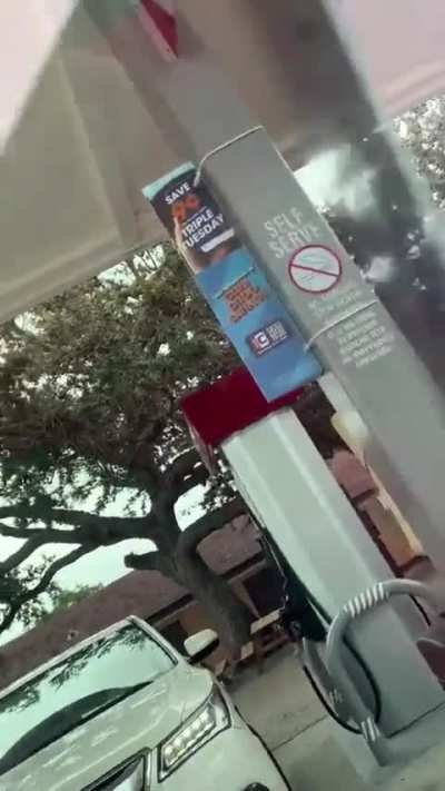 Fighting at gas station during evacuation 