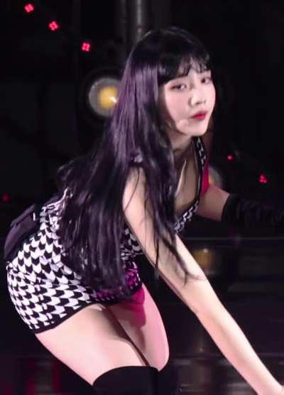 Red Velvet - Joy cleavage