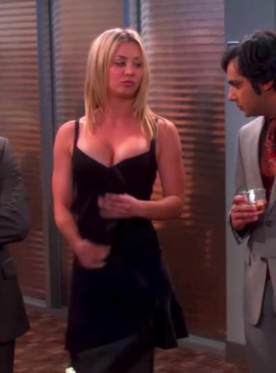 Kaley Cuoco pert plots in TBBT