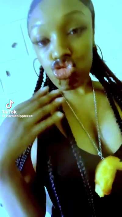 Her lips Juicy🤤