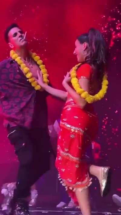 Nora Fatehi Oo Antavaa dance along with Akki