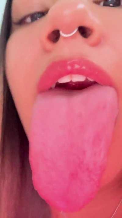 Stefanny Long tongue