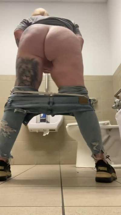 Public bathroom pee video, watch me lick it off the floor! check my bio 😘😋