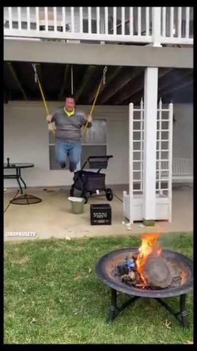 To swing carelessly