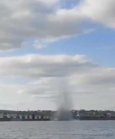 Ukrainian HIMARS missiles continue to disrupt the Russian pontoon bridge operations at Antonovsky Bridge in Kherson.