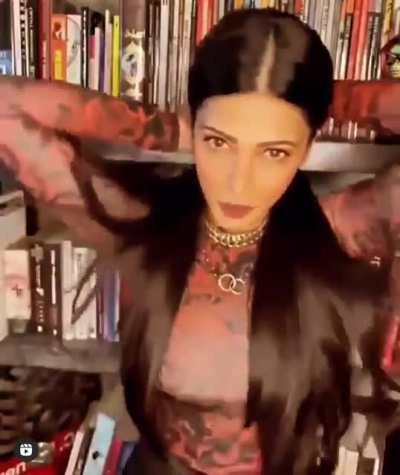 Shruti Hassan showing her boobs to her fans