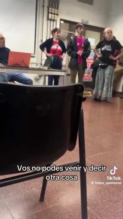 Estudiantes de la toma exigen a compañeros que están en clases que se retiren: 