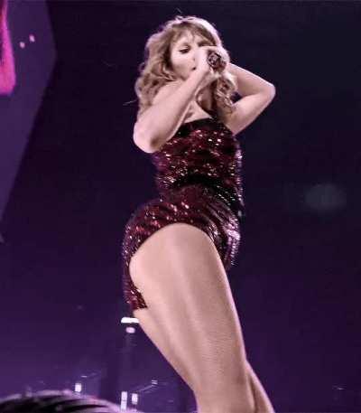 Awesome ass danceTaylor