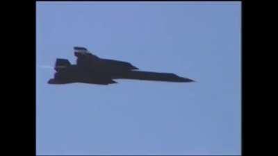 SR-71 Blackbird makes a low pass at Edwards AFB during the aircraft's final flight on 9 October 1999. Listen to those mighty J58 engines.