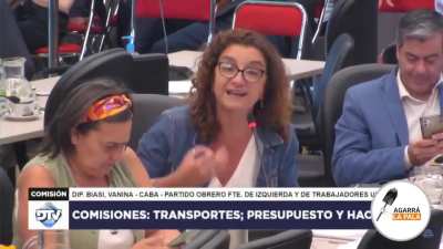 La Diputada de izquierda Vanina Biasi le pide al gobierno que devalúe el peso para promover el turismo.