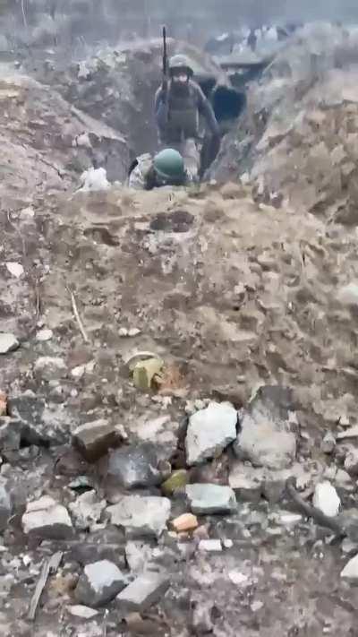 Ukrainians teaching new recruits how to clear trenches