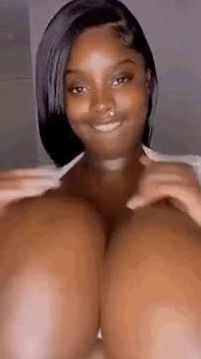 Titties so huge. Areolas so massive. Melanin so clean &amp; perfect - she feels unreal 🤩