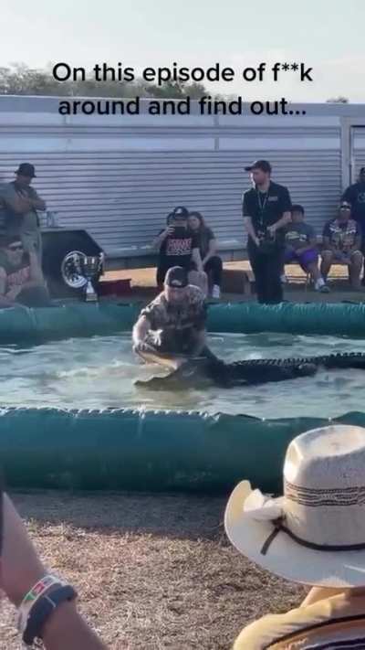 WCGW playing with aligator 