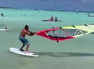 This guy throws his sail like a boomerang