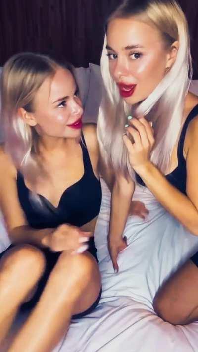 Evie & Ivy (nonnude)