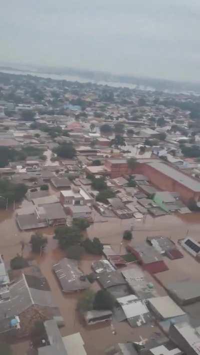 Aerial footage of the flooding in Canoas, Rio Grande do Sul, Brazil 🇧🇷 4 May 2024 