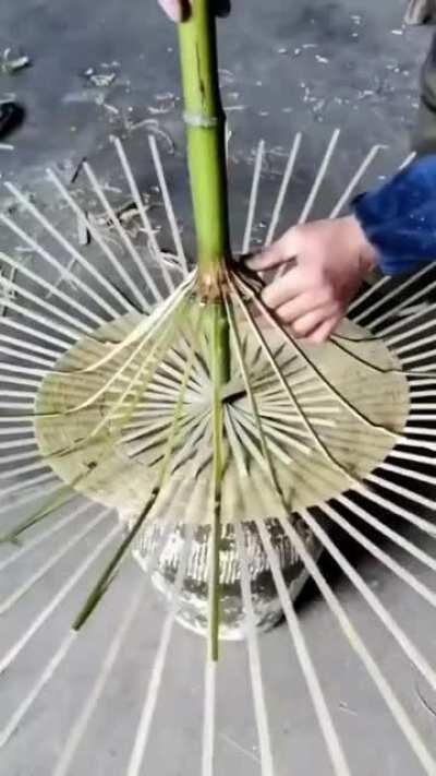 Making a bamboo umbrella