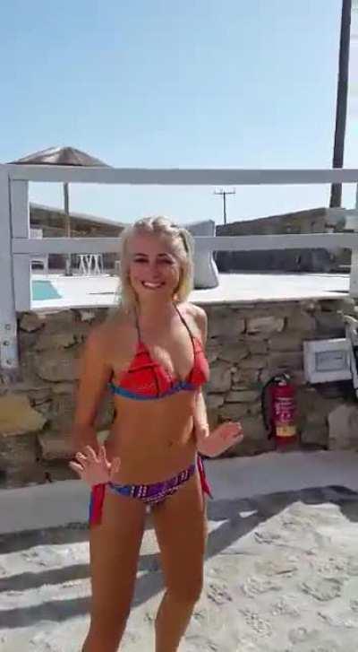 such a sexy video even now, her voice is hot af, great bikini show