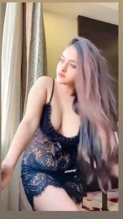 Prajakta Dusane ass show