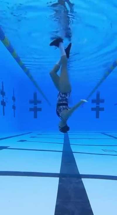 Michael Jackson's signature upside-down walk underwater