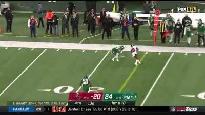 Tom Brady and the Buccaneers utilize the no-huddle offense all the way down the field against the New York Jets, leading to a Cyril Grayson go-ahead toucdown