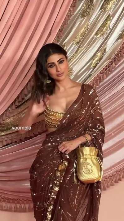 Mouni Roy 