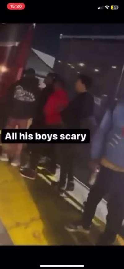 It’s almost a year ago that we lost Drakeo The Ruler. This was the last footage of him standing frontline and fighting against multiple people. Until this day no one has been arrested or anything close to that. Long Live Drakeo man, sucks that he had to g