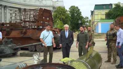 Boris Johnson and Volodymyr Zelenskyy went for a walk in Kyiv city centre