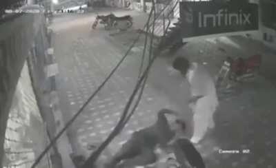 Man’s quick thinking saves another man mid-electrocution