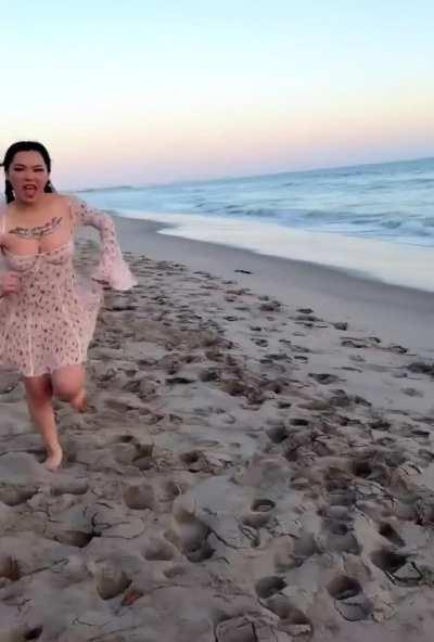 Bella Poarch running on the beach - June 2024