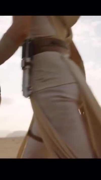 Rey’s big round butt in Behind the Scenes