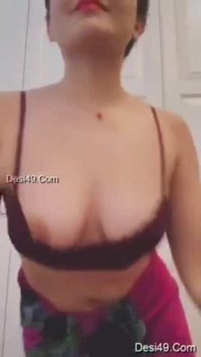 any knows her name or full video?