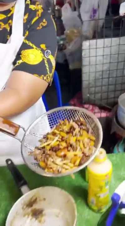 🔥thai street cook flawlessly prepares meals despite having no hands and digits