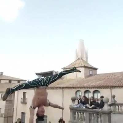 He climbs the 100-step stairs in 53 seconds without hand contact