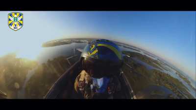 Ukrainian fighter jet pilot of the 831st tactical aviation brigade filmed himself during a recent flight.