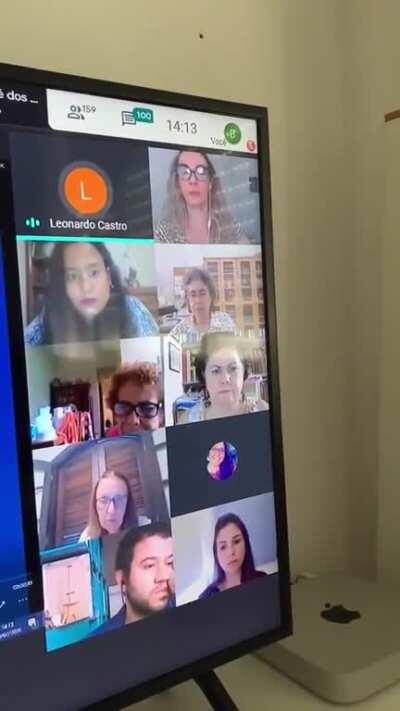 Professor chama a pró-reitora da UNIRIO de filha da puta durante reunião por videoconferência aberta ao público