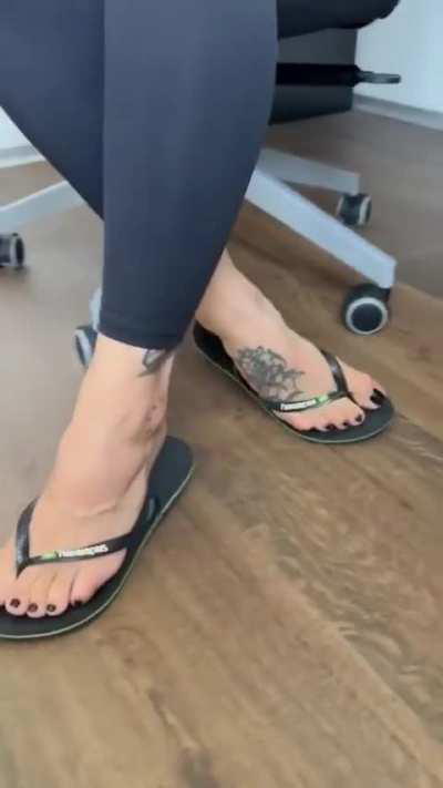 Are my flip flops feet distracting you from your work?