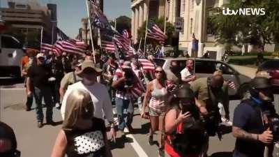 Armed Right wing militias and BLM activists create rising tensions in Kentucky