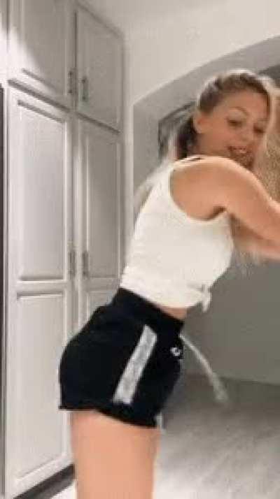 Need Jordyn Jones to shake her ass like this on my cock