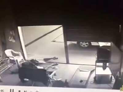 Brazilian defender at a gas station smokes armed robbers. 1 gets a bullet in the head and the other 2 get shot