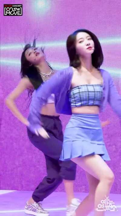 Oh My Girl - Yooa and Binnie