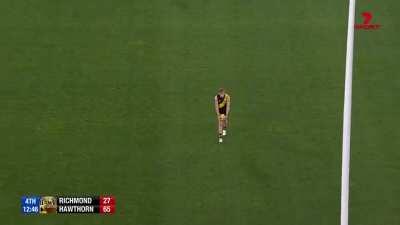 Tom Lynch misses from 15 metres directly in front of goal