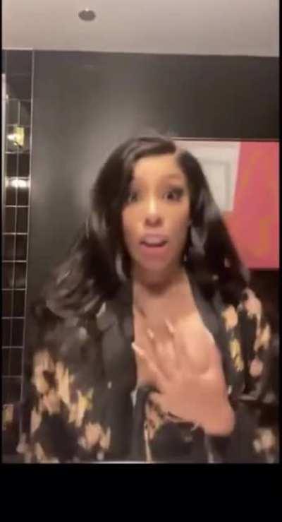 K Michelle flashing her Juicy titities for her fans😫😍