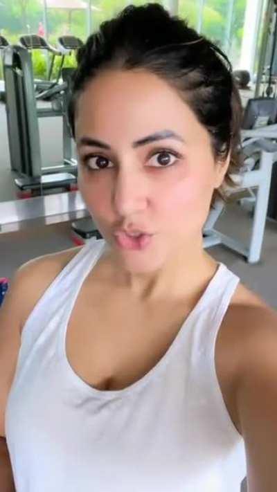 Hina Khan is alone in gym 💦💦