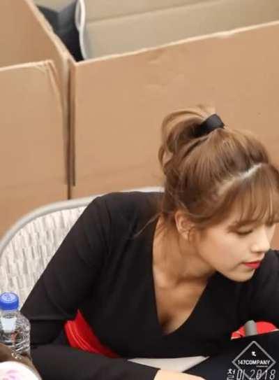 jeongyeon's tits 🤤🍈🍈